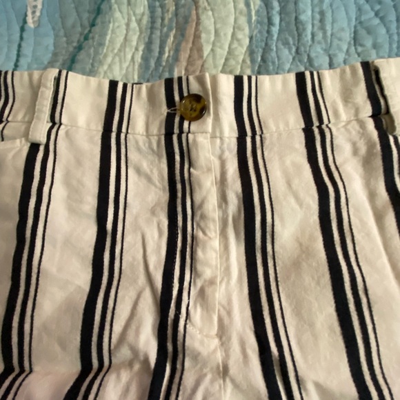 16P Lands End Shorts - Picture 2 of 5